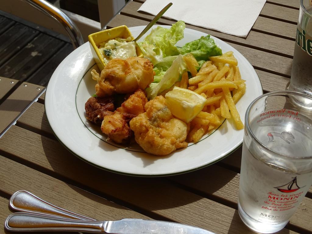 Hotel Restaurant Du Commerce La Gouesniere ภายนอก รูปภาพ
