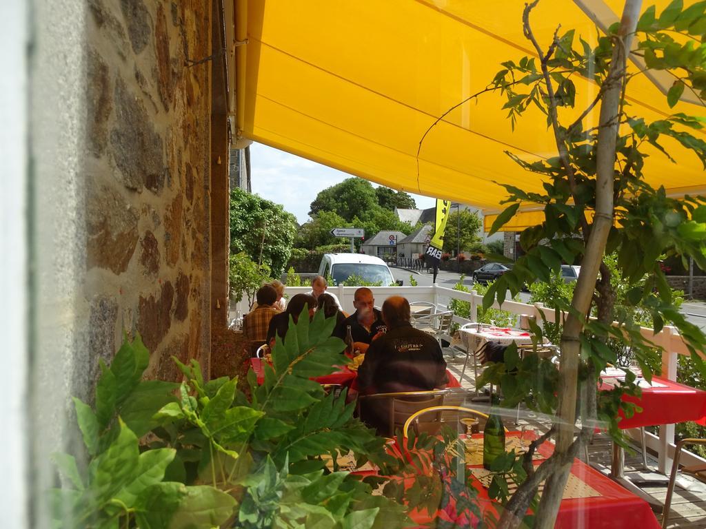 Hotel Restaurant Du Commerce La Gouesniere ภายนอก รูปภาพ