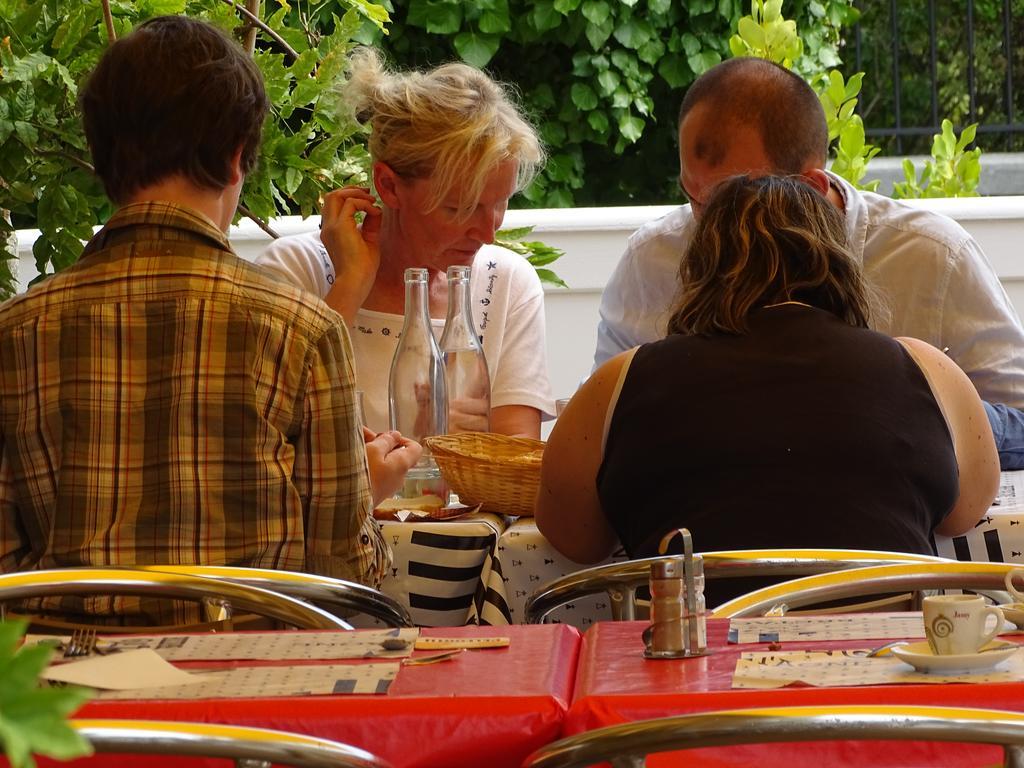 Hotel Restaurant Du Commerce La Gouesniere ภายนอก รูปภาพ