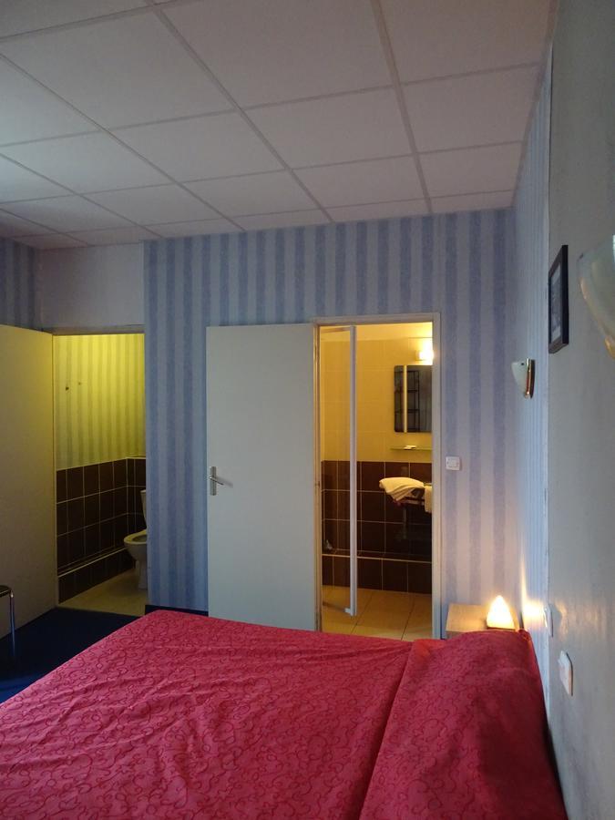 Hotel Restaurant Du Commerce La Gouesniere ภายนอก รูปภาพ