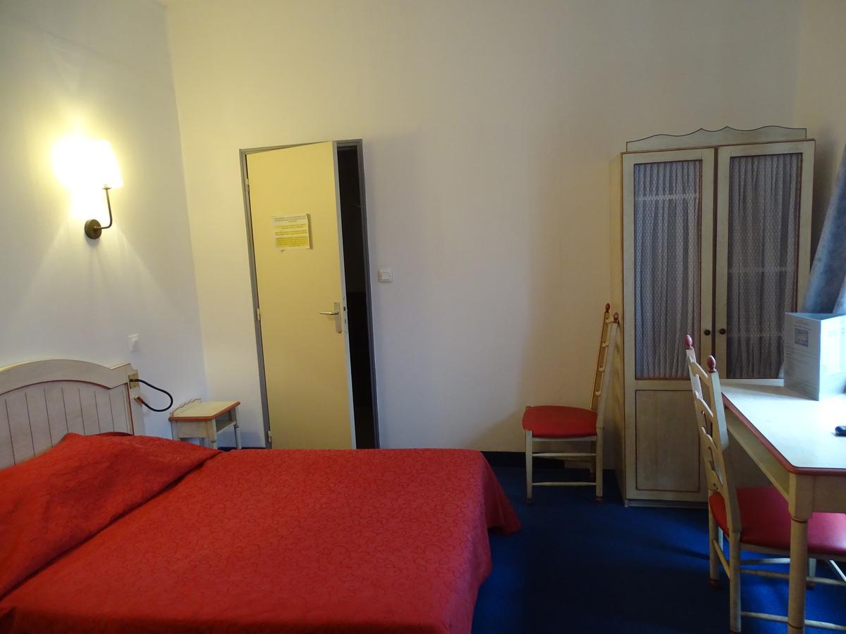 Hotel Restaurant Du Commerce La Gouesniere ภายนอก รูปภาพ